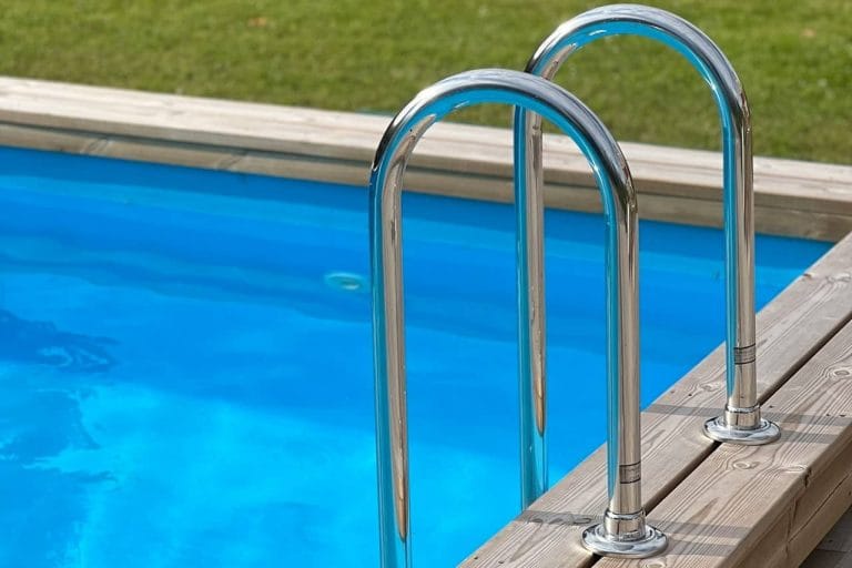 cómo bajar el ph de la piscina